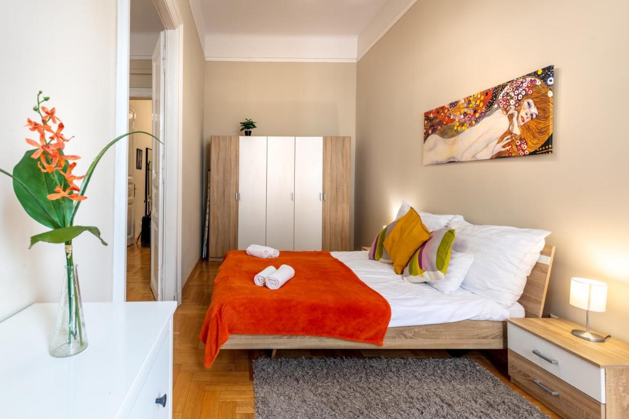 Orangehomes Kalvin Sq 2 Bedroom Apartment Budapest Eksteriør bilde