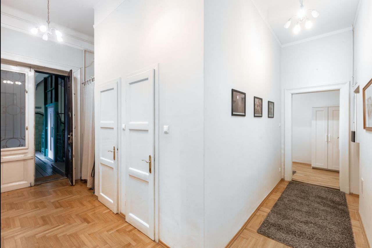 Orangehomes Kalvin Sq 2 Bedroom Apartment Budapest Eksteriør bilde